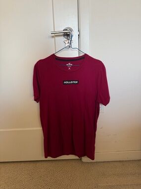 Hollister Men's Burgundy Crew Neck Logo Tee